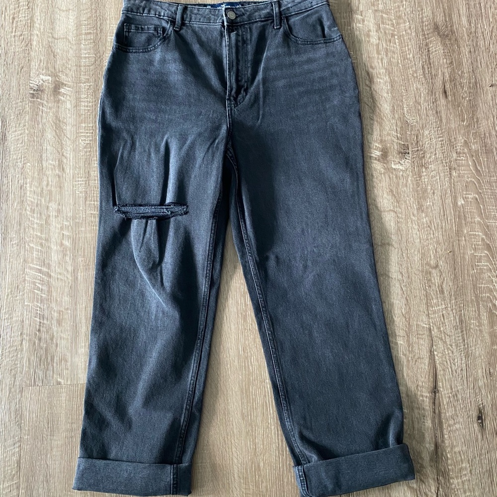 Hollister High Waisted Knee-Rip Jeans